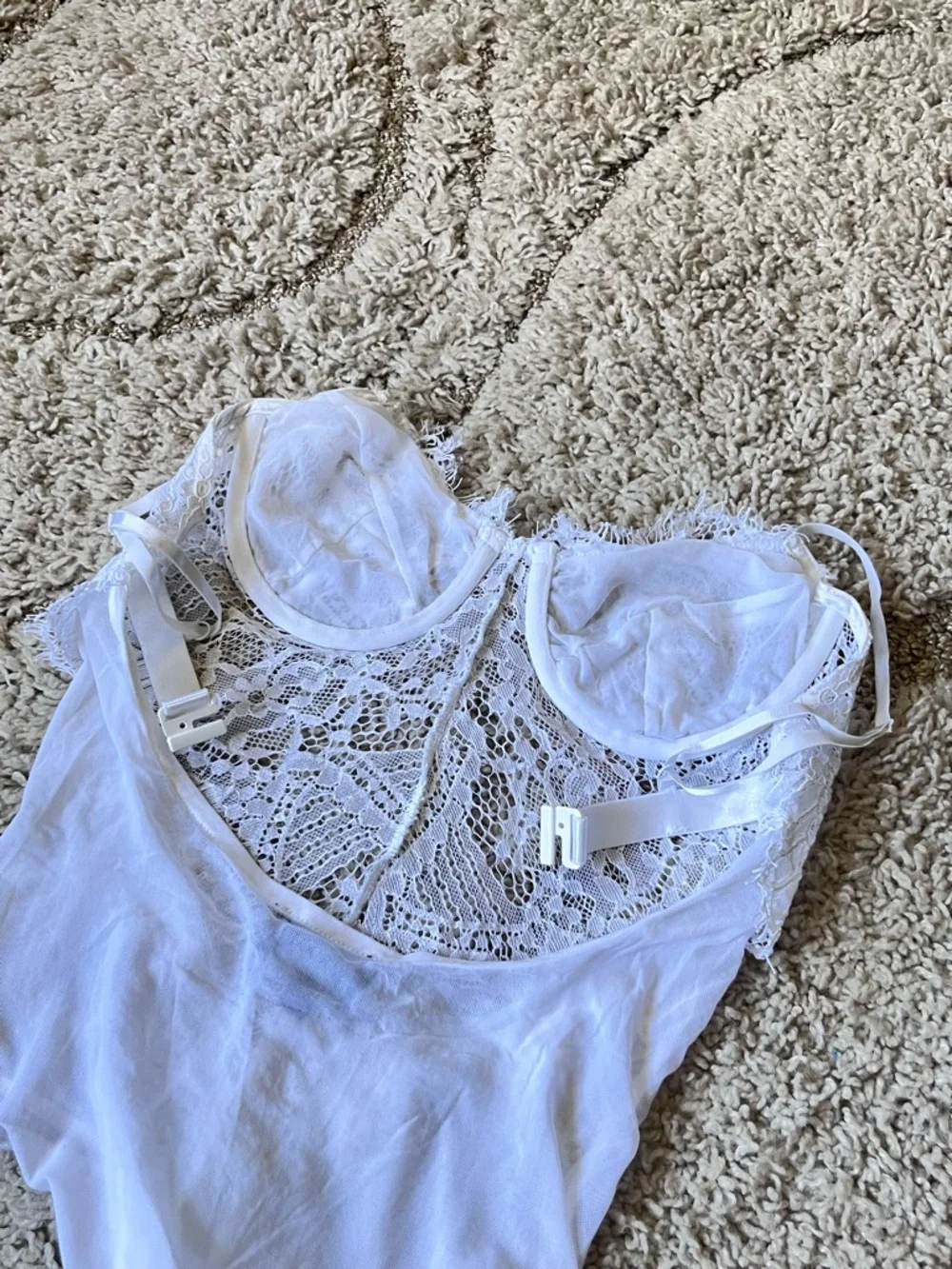 Bardot lace bodysuit - Picture 7 of 9